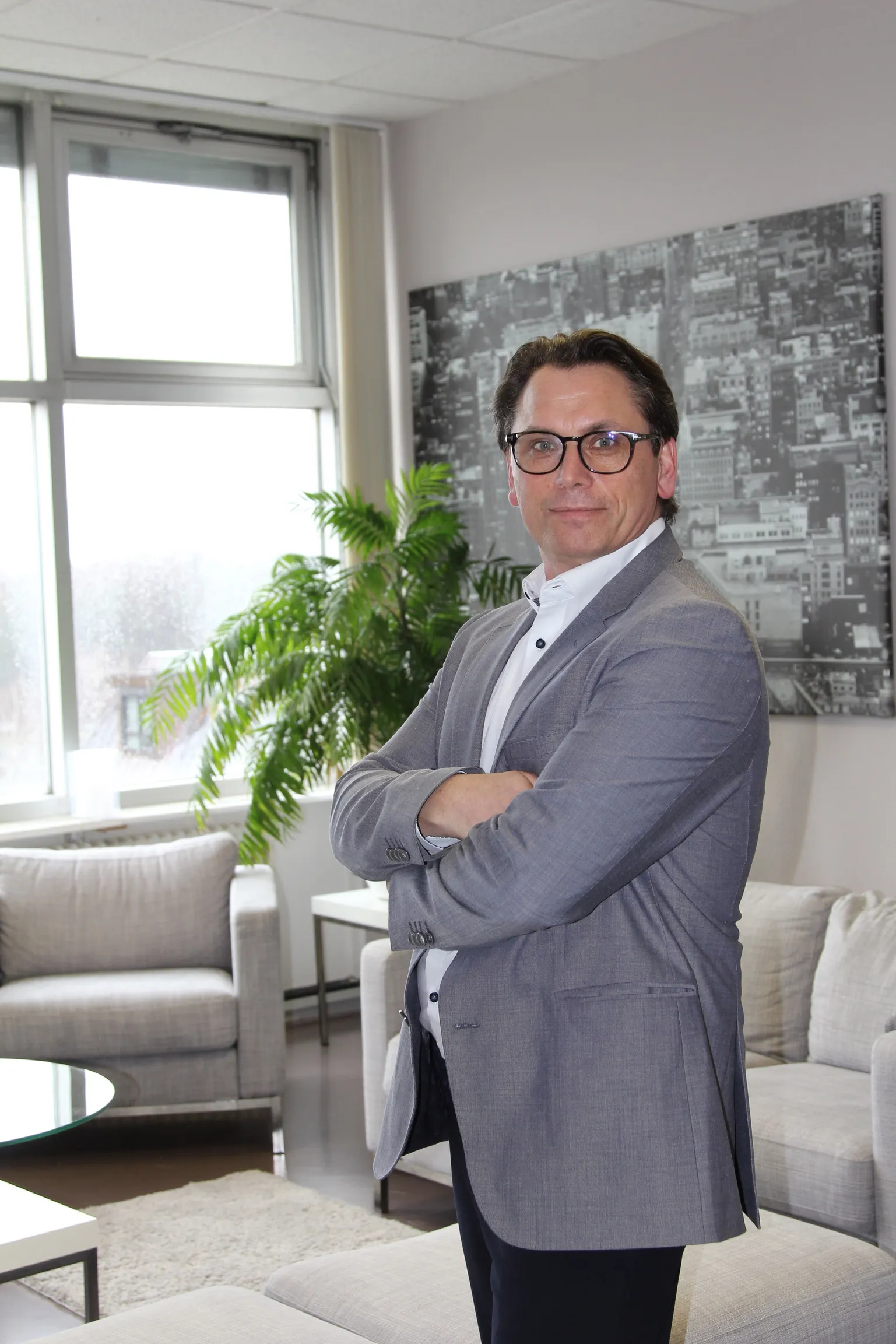Marco Diedrichsen in einer professionellen Arbeitsumgebung